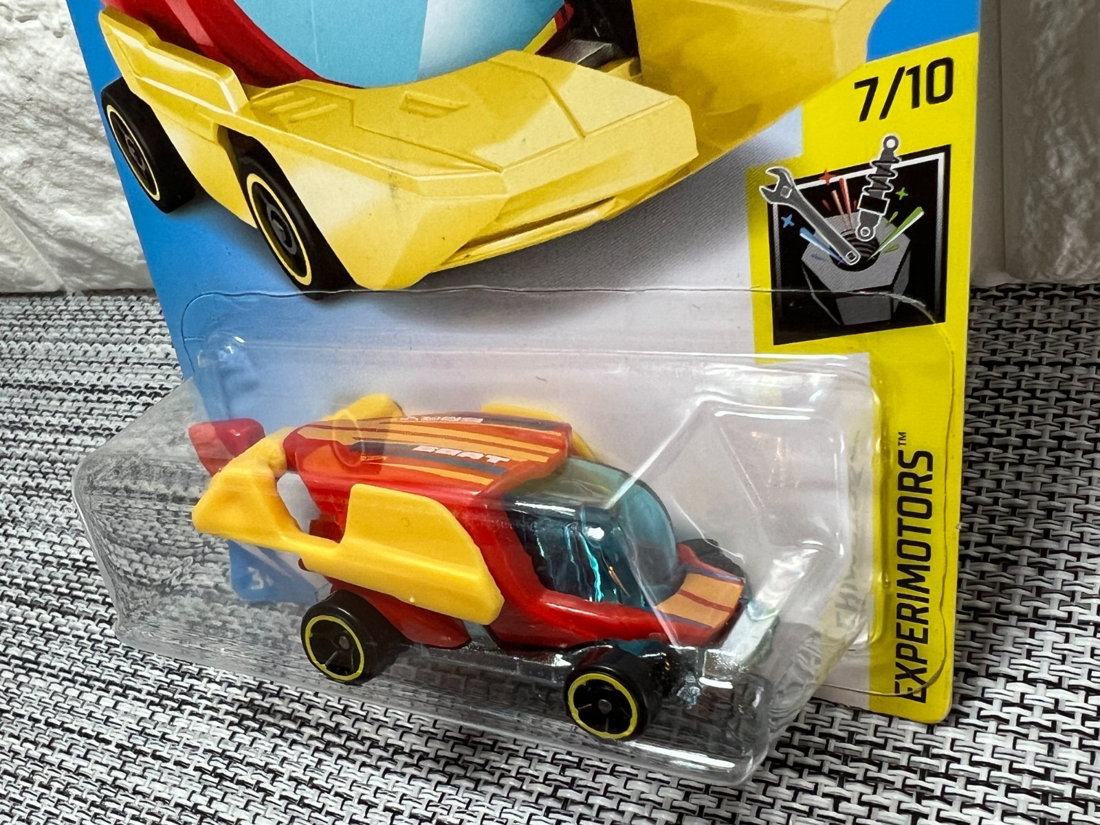 Hot Wheels Experimotors 7/10 Sky Boat 165/365 Special Feature Red/Yellow