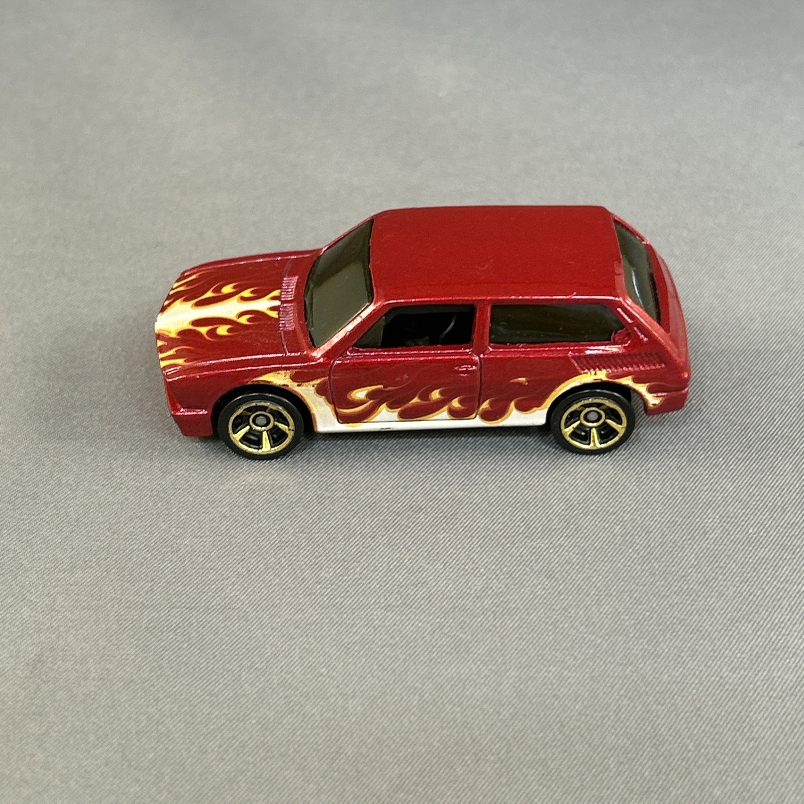2012 Hot Wheels Heat Fleet – Volkswagen Brasilia – Red w/ Flames