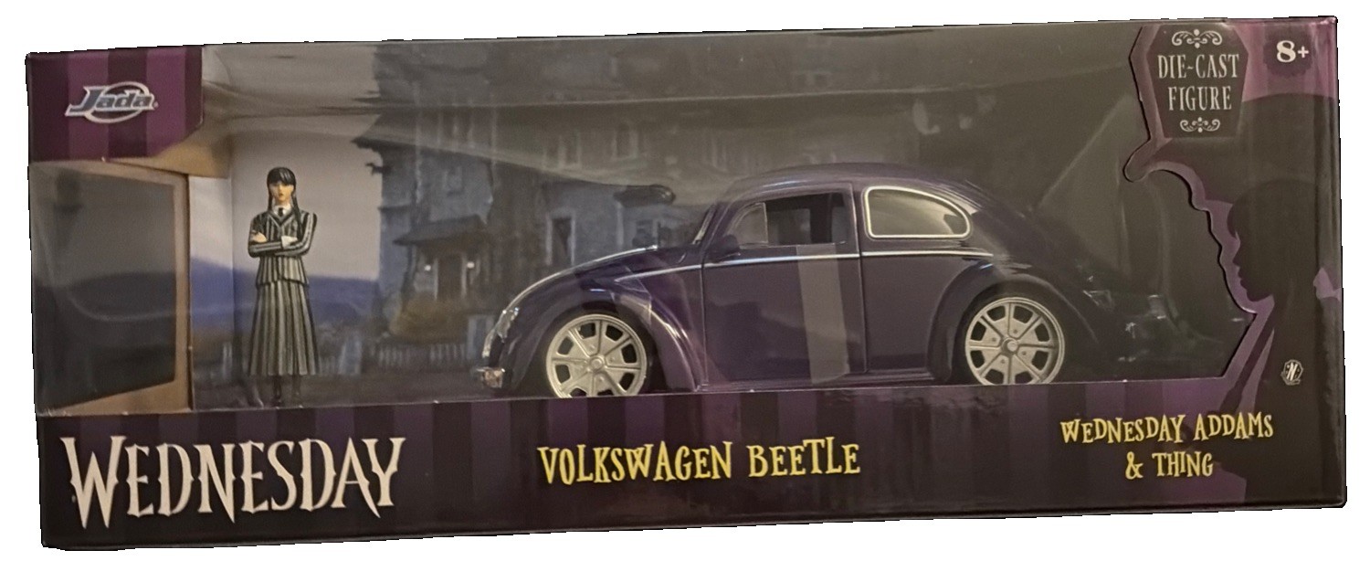 Jada 1:24 Purple Volkswagen Beetle with Wednesday Addams and Thing Figurines