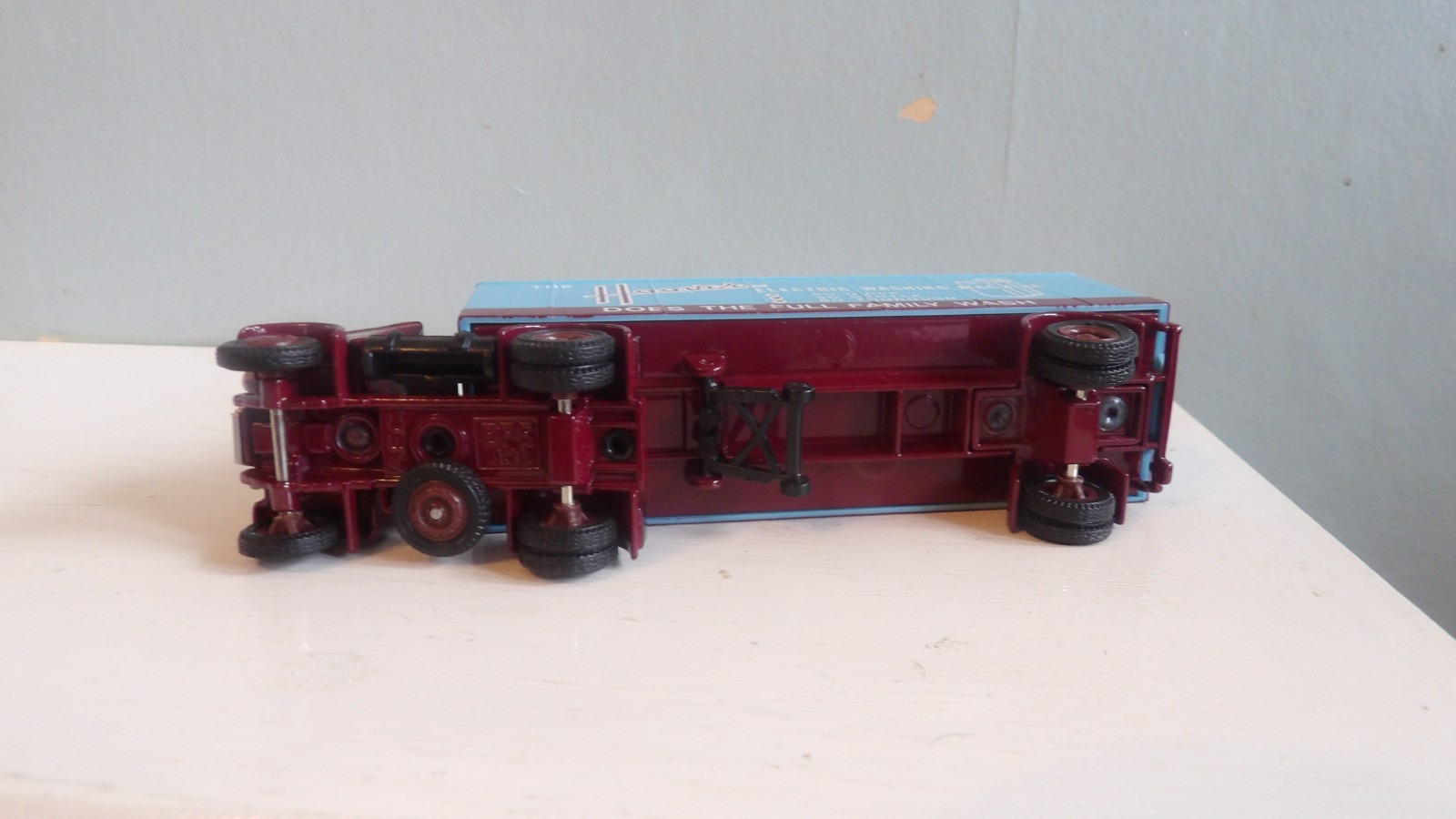 E.F.E. **E19501 HOOVER AEC MAMMOTH MAJOR ARTICULATED BOXVAN LORRY BOXED.