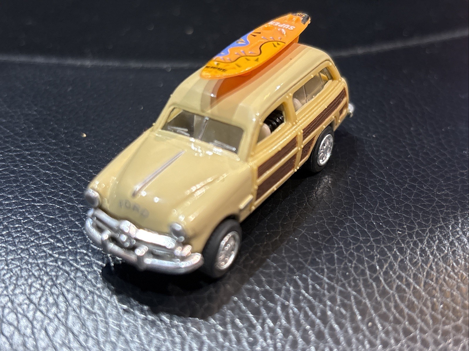2x Kinsmart 1949 Ford Woody Wagon Black And Tan Pull Back 1:82 Scale