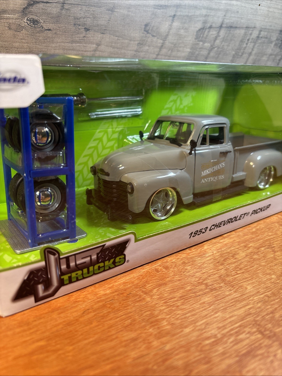 Jada ‘Just Trucks’ 1953 Chevrolet Pickup “Miki Chans Antiques” logo 1:24 Diecast