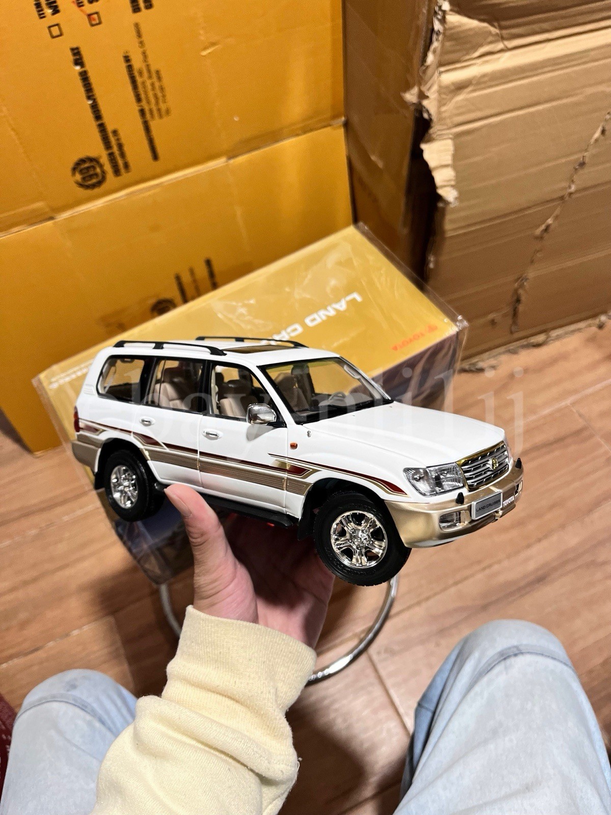 1:18 Scale Toyota Land Cruiser White Diecast Model Car