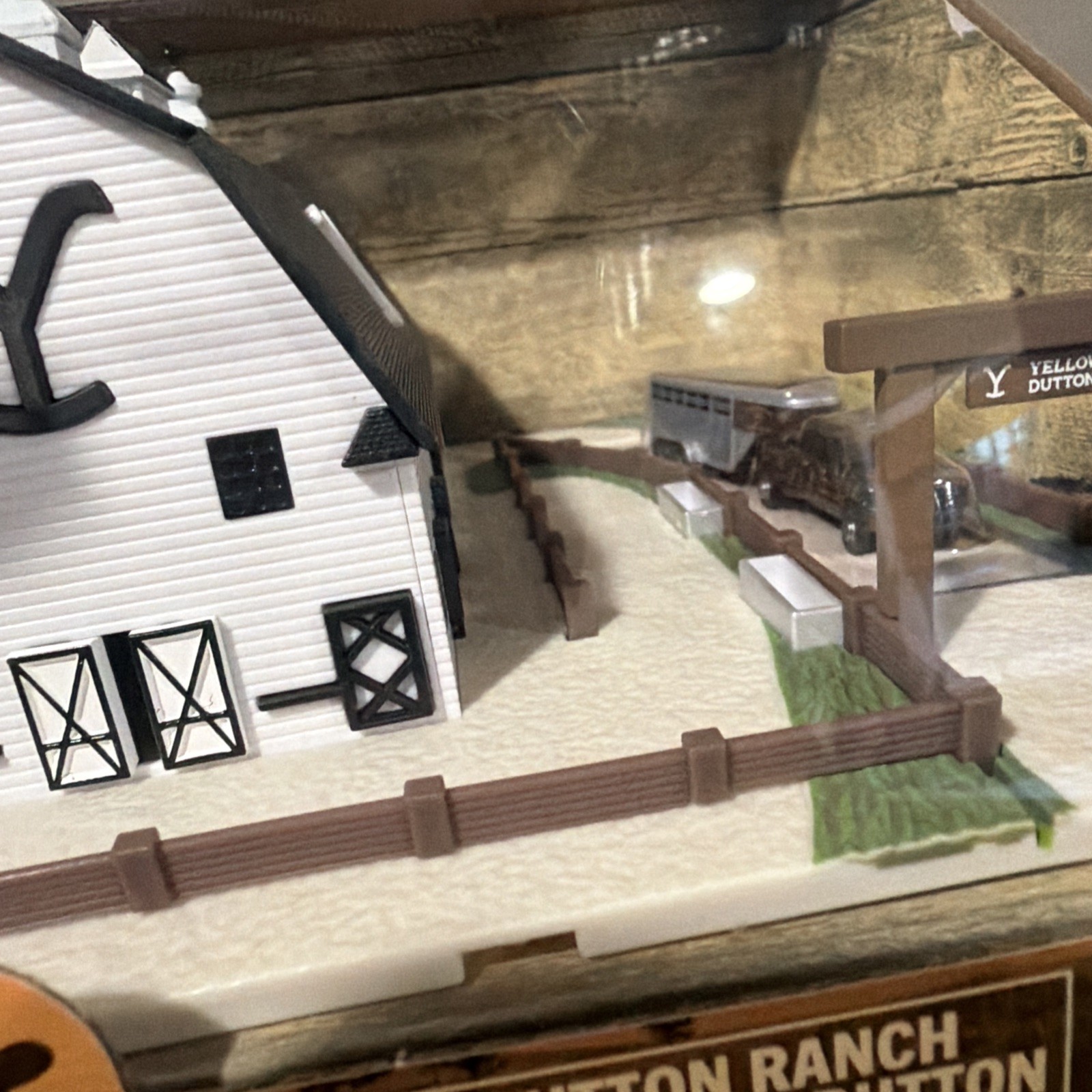 🐴Yellowstone Dutton🌟Ranch Mini Version With Truck Trailer Hollywood Classic