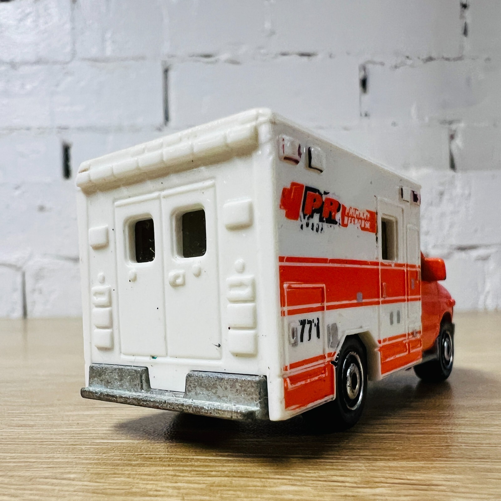 Ford E350 Ambulance 2009 Orange White Emergency Response MB771 Primary PR