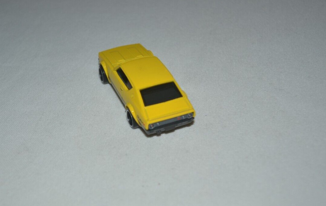 HOT WHEELS THEN AND NOW – NISSAN SKYLINE 2000 GT-R YELLOW LOOSE FREE SHIPPING