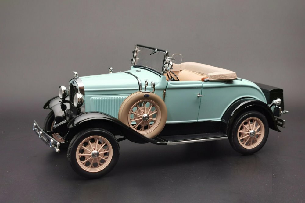 1931 FORD MODEL A ROADSTER 1/18 scale DIECAST CAR SUN STAR 6126