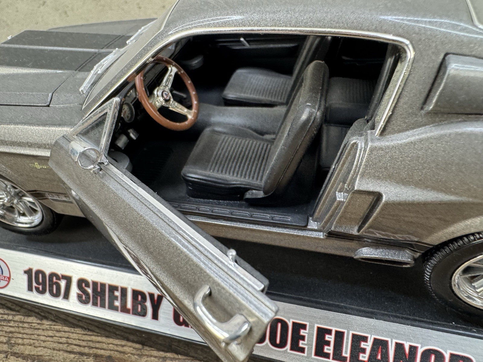 ford mustang shelby gt 500 eleanor 1967 Diecast Car With Stand