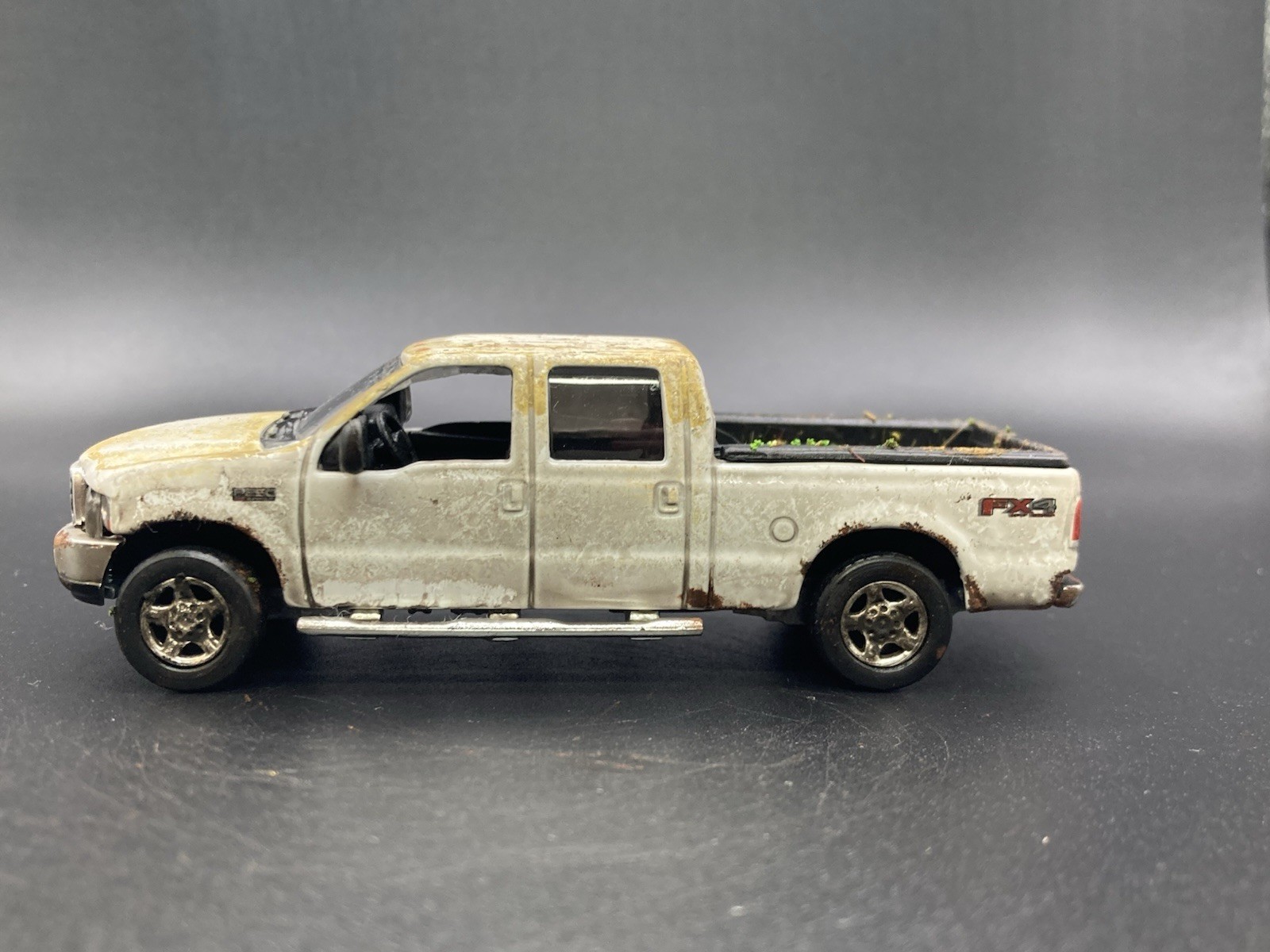 2004 Ford F-250 Weathered Rusty 1/64 Diecast Custom Super Duty 4×4 Pickup Truck