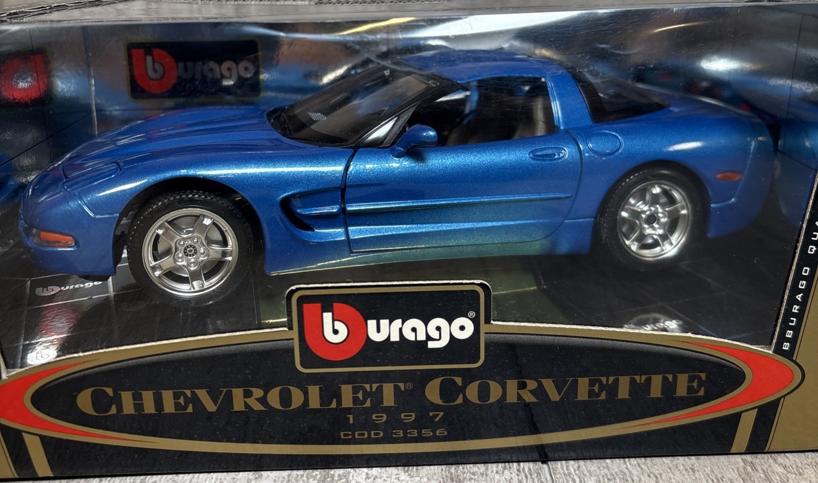 1/18 Burago Gold Collection 1997 Chevrolet Corvette Diecast Car w/ Box Blue