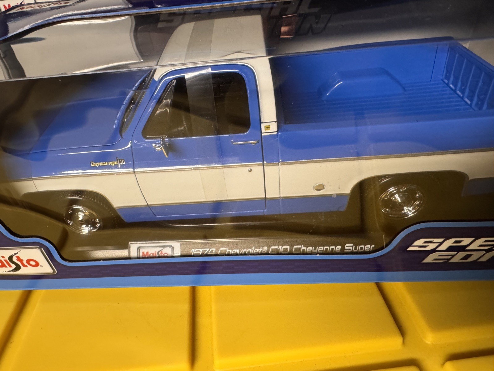 Maisto 1:18 Scale 1974 Chevrolet Chevy C10 Cheyenne Super Pickup Truck Diecast