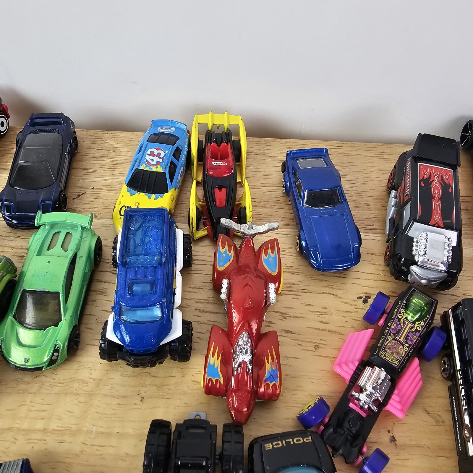 Hot Wheels & Unbranded Cars And Trucks 25+ Lot Various Models Used Toys