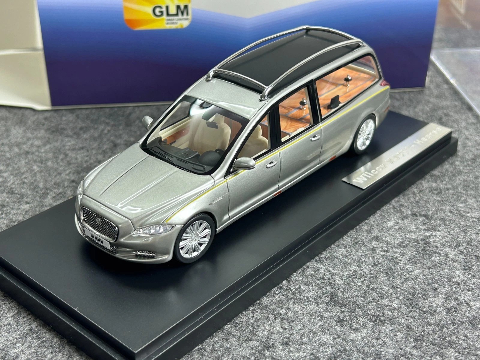 GLM 1/43 Jaguar XJ (X351) Hearse Wilcox Eagle Resin Car Model Silver Collection