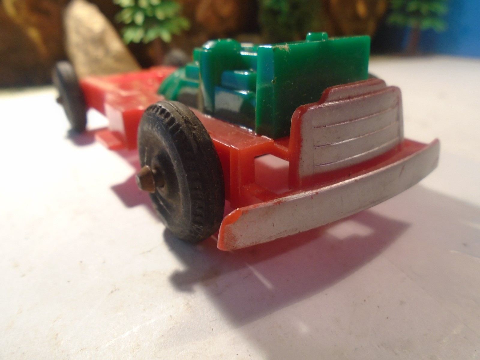 HULBY KIDDIE TOY TRUCK PLASTIC BASE CHASSIE, MOTOR AND WHEEL SET 1-185-1