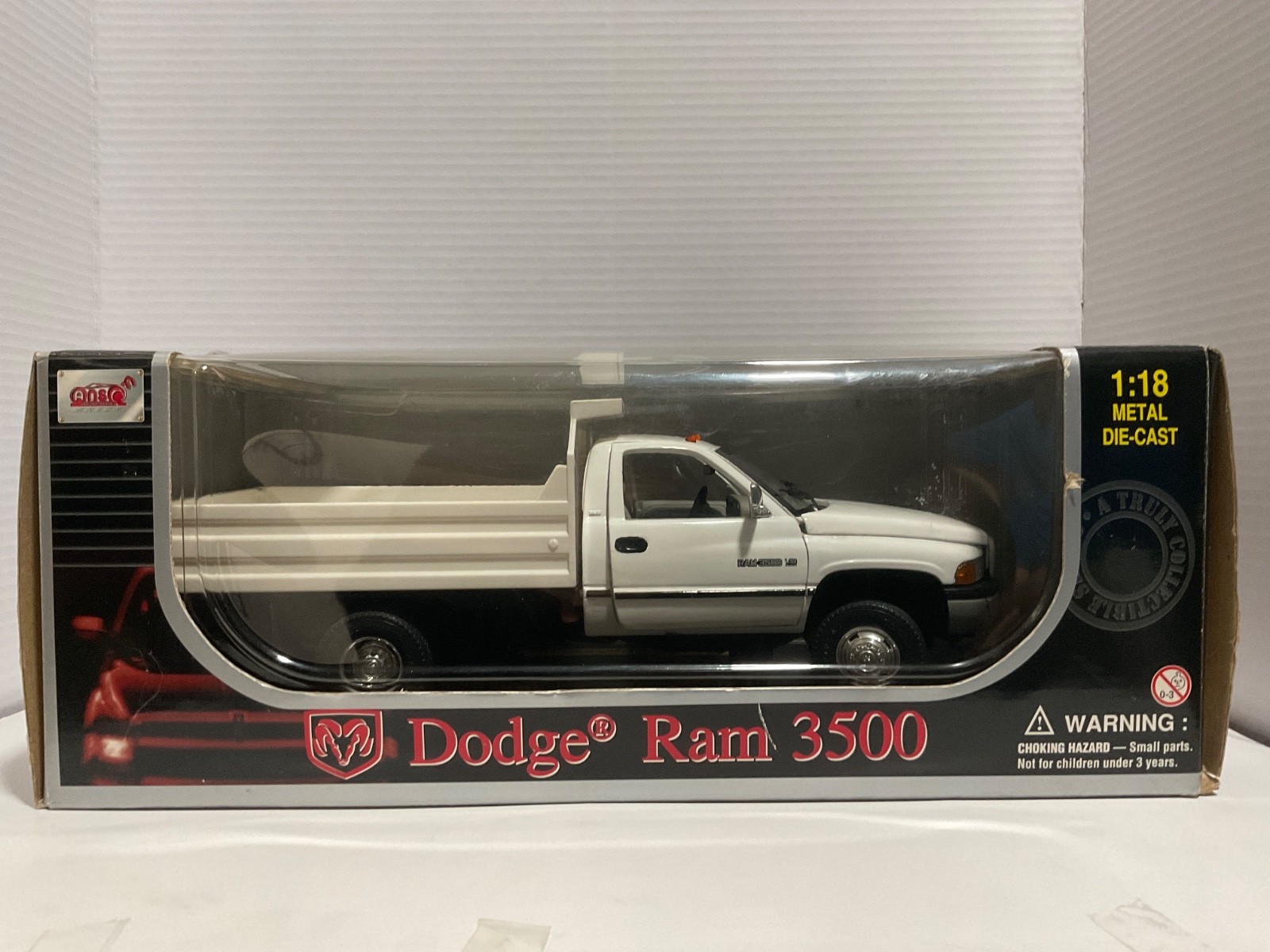 1:18 ANSON DODGE RAM 3500 WHITE ON GREY