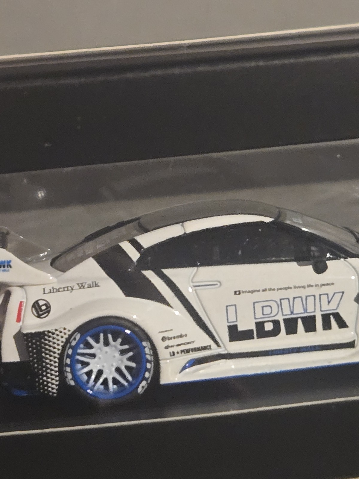 MC 1:64 Nissan GTR 35GT-RR White/Black LB-Silhouette LIMITED EDITION
