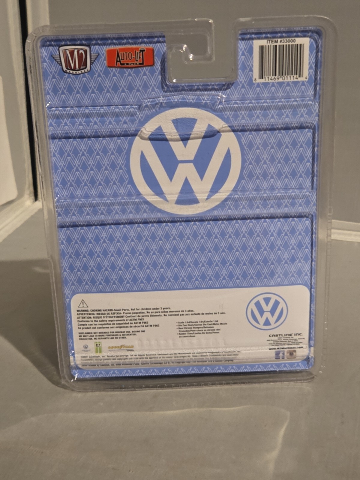 M2 Machines Auto Lift Series 1953 VW Beetle Deluxe U.S.A. Model 2-Pack Volkswage