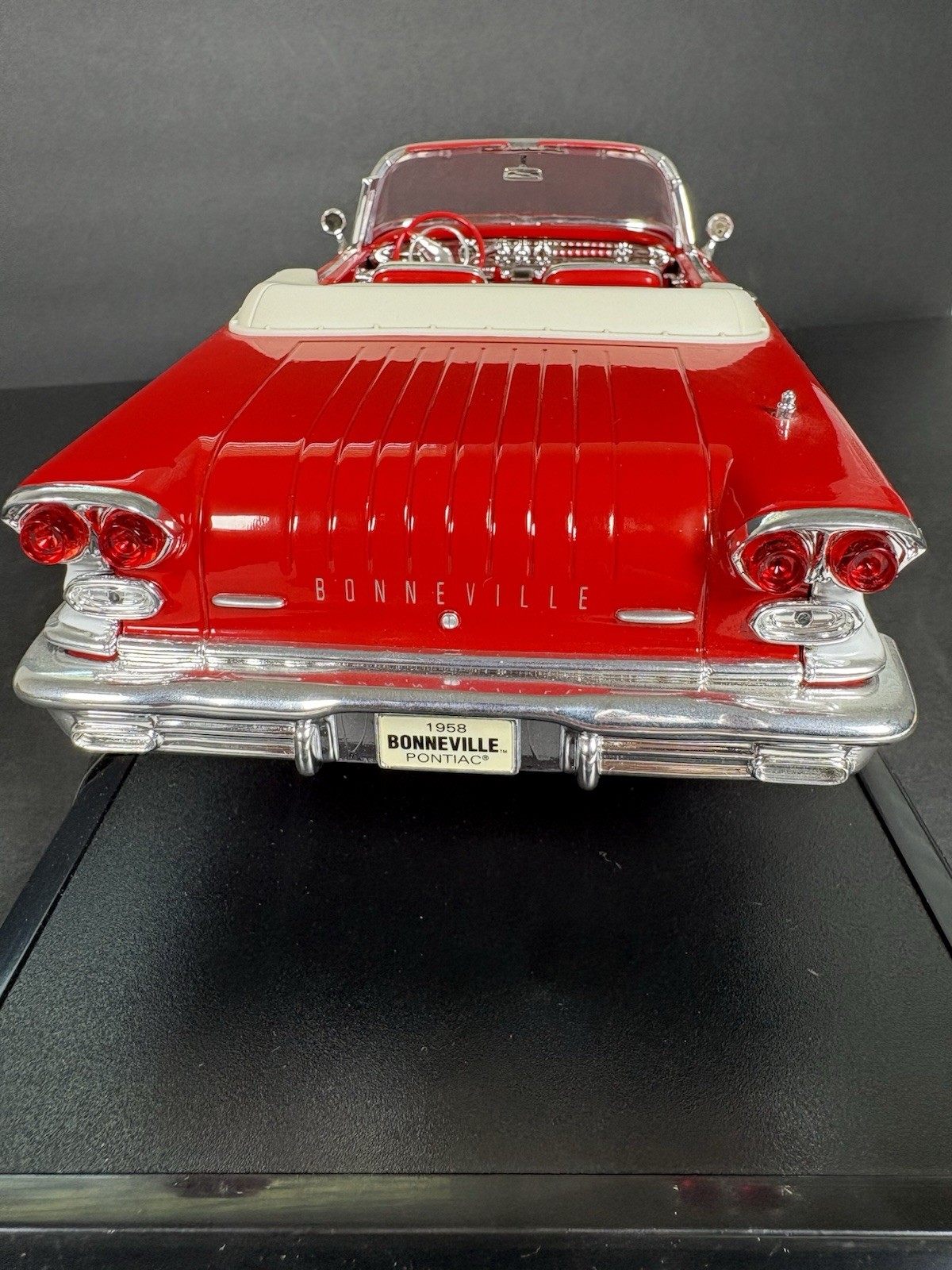 Road Signature 1958 Pontiac Bonneville Convertible 1:18 Diecast Red No Box