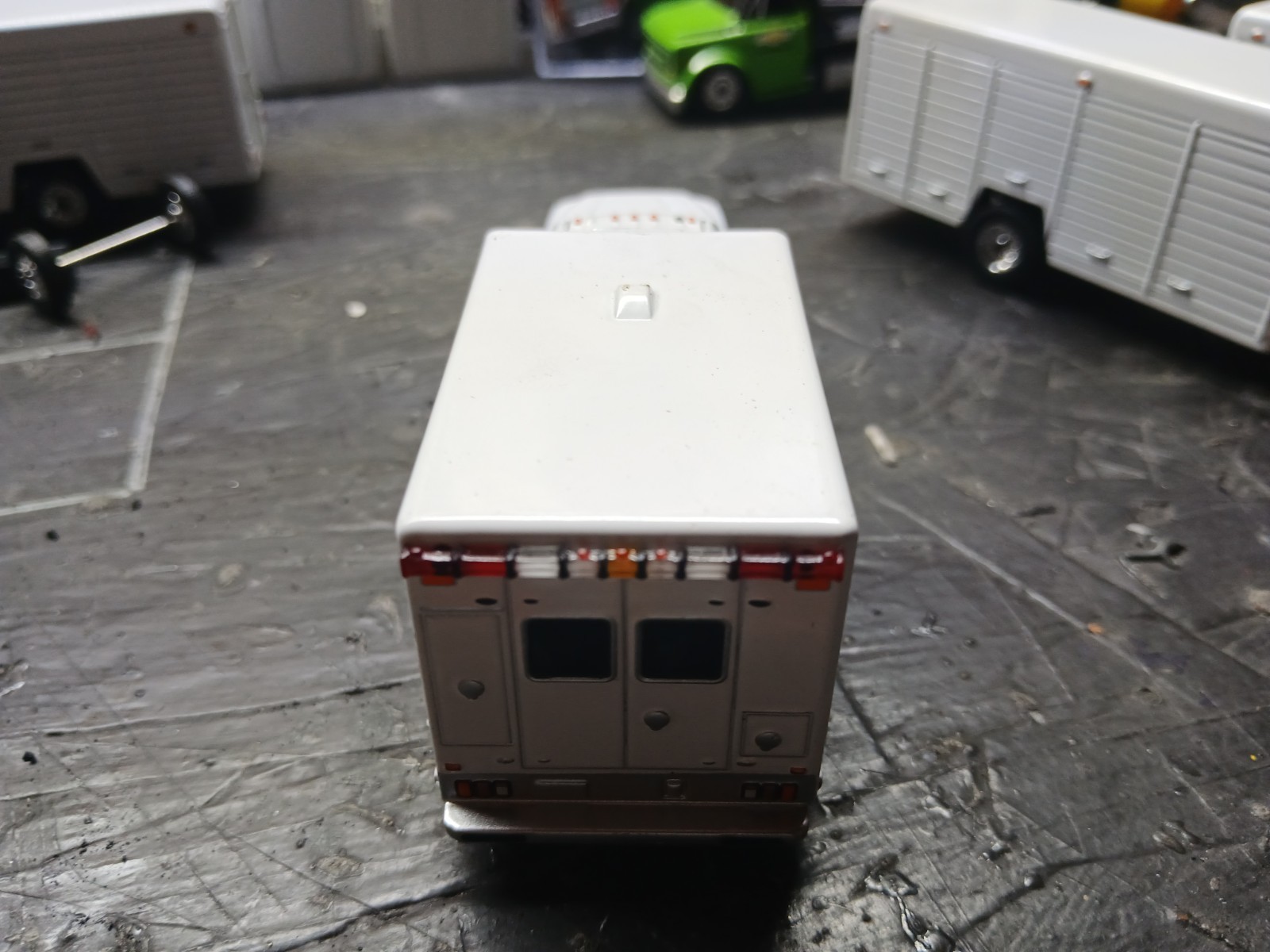 1/64 Custom Built FORD AMBULANCE Greenlight