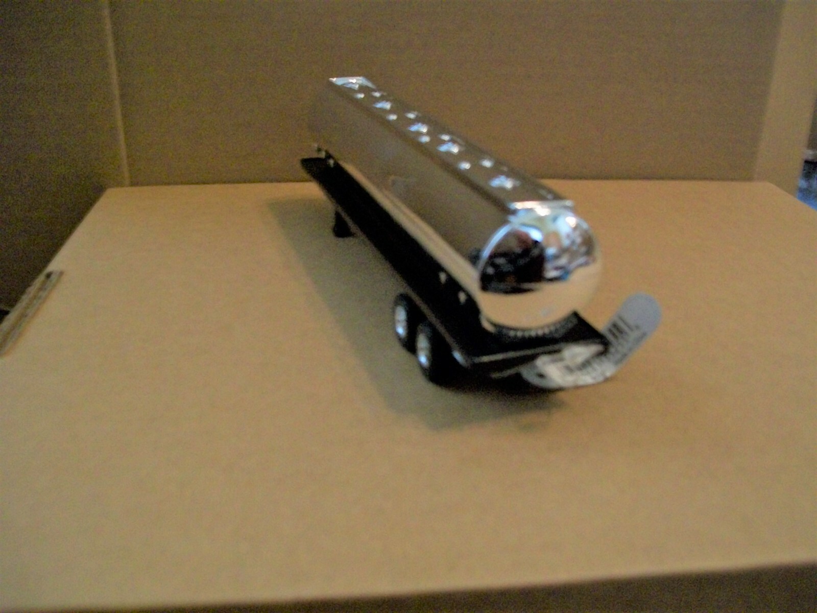 Ertl Collectibles RC2 Semi Tanker Trailer 6-1/2″ Long NO SCALE Black & Chrome