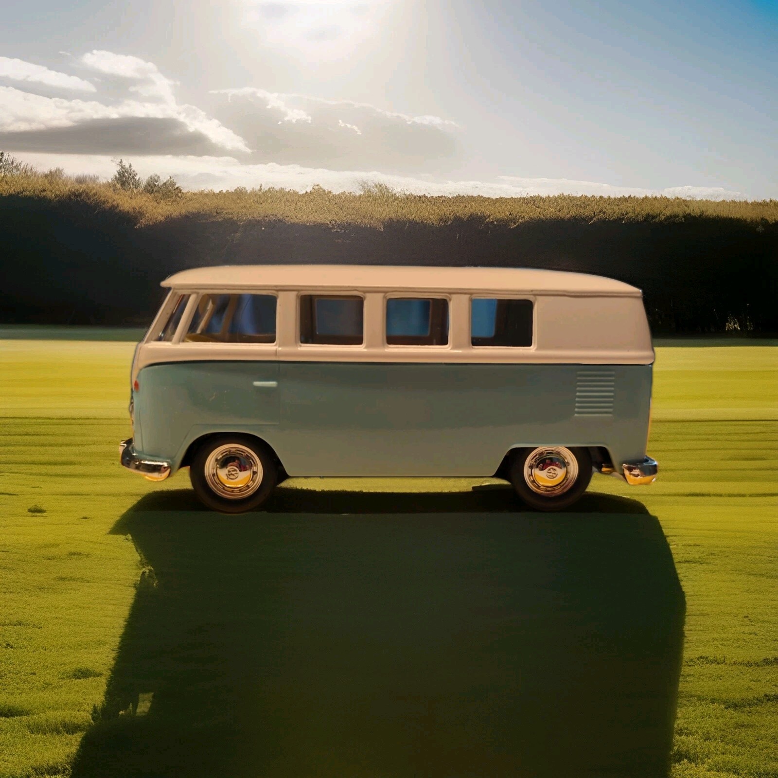 1:31 VW Volkswagen Bus Blue White Diecast Model Car With Stand & Box Opening New