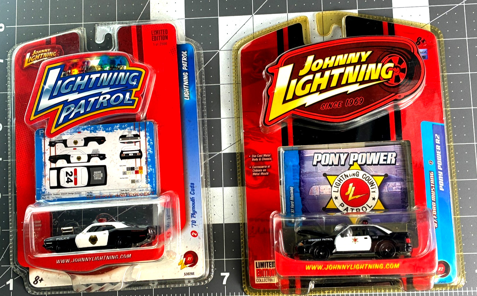 Johnny Lightning FORD MUSTANG & Plymouth Cuda Limited edition Police Patrol JP
