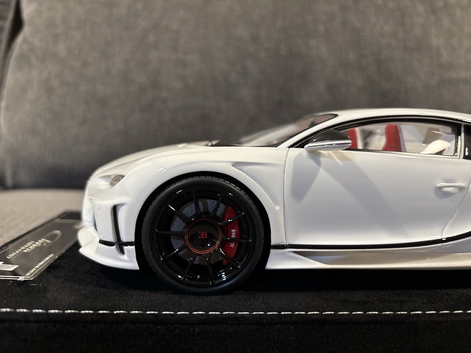 1/18 HH Henson & Heaven Bugatti Chiron Super Sport White/Red Limited 30pcs