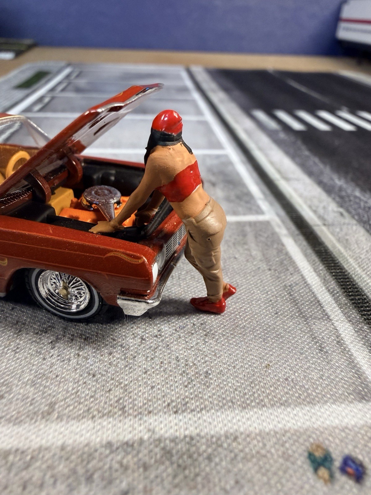 1:64 Female Mechanic Figure – Red – for Cars, Trucks, Lowriders & Dioramas