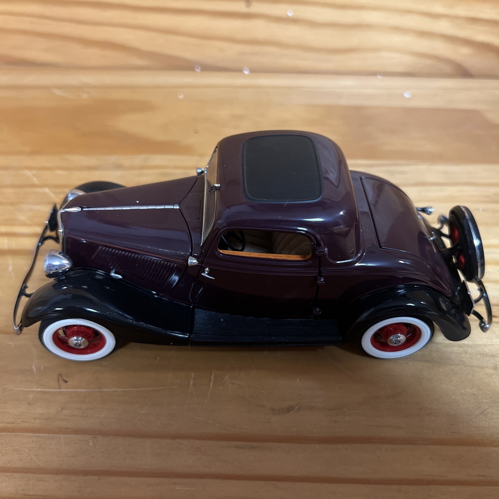 1933 Ford Deluxe Coupe Model 40 Coach Maroon Danbury Mint Diecast Replica