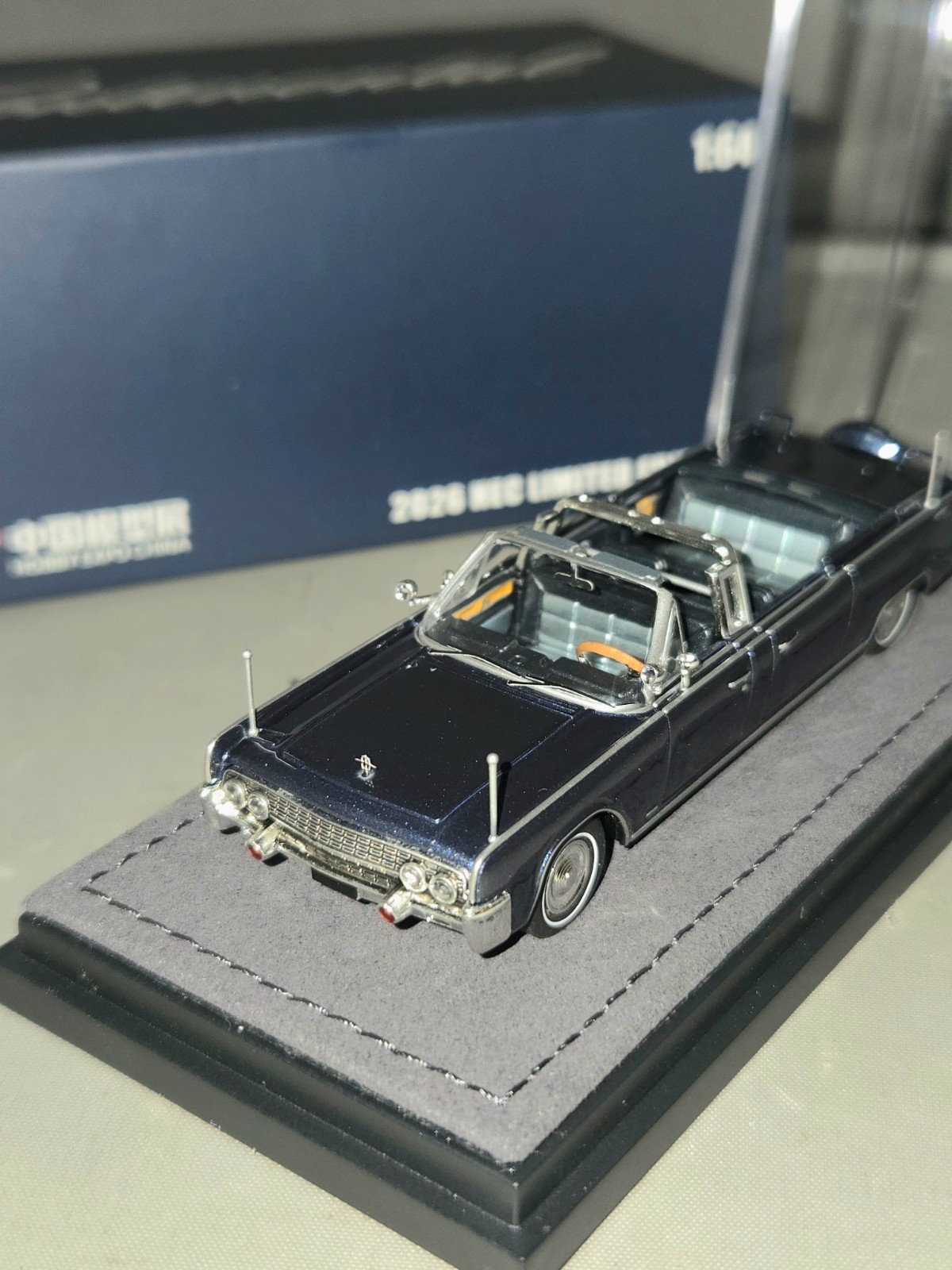 GOC 1:64 1961 Lincoln Continental X100 Luxury Limousine Model Diecast Blue JFK