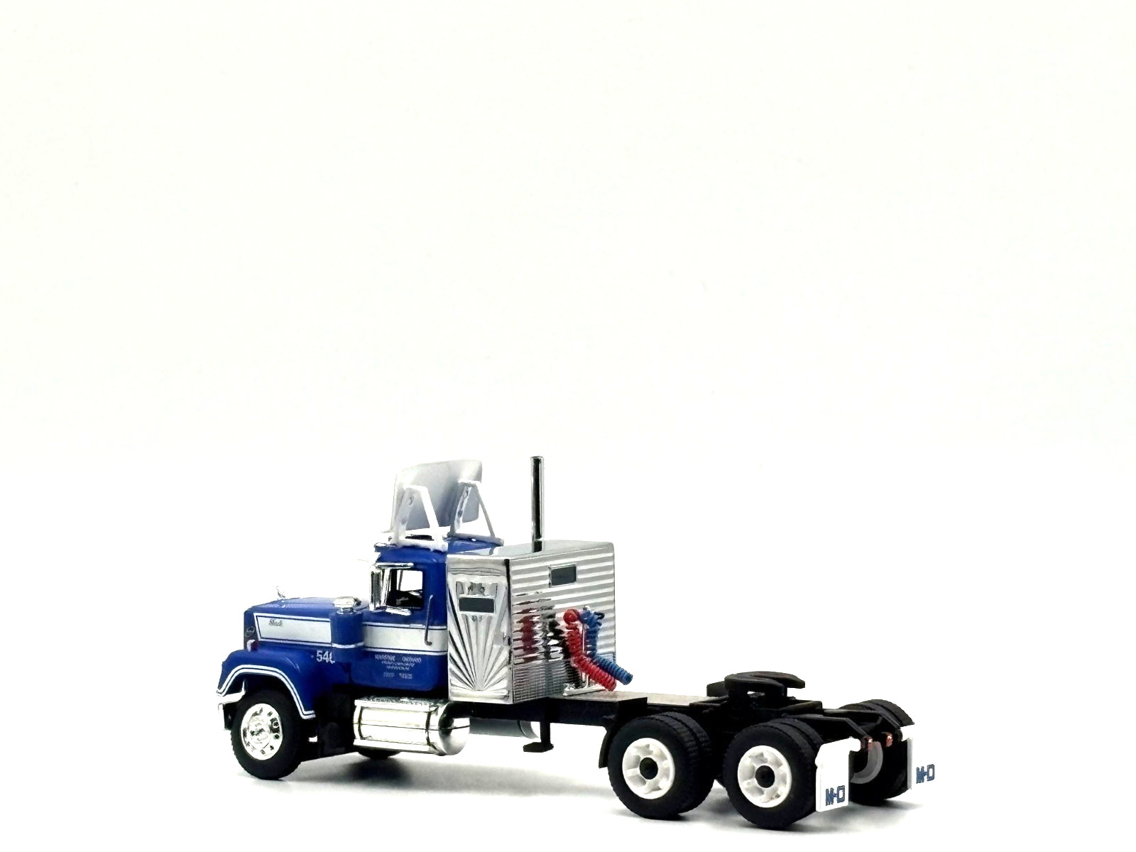 DCP 1/64 Super Liner Day Cab with Reefer Maritime – Ontario 69-2273