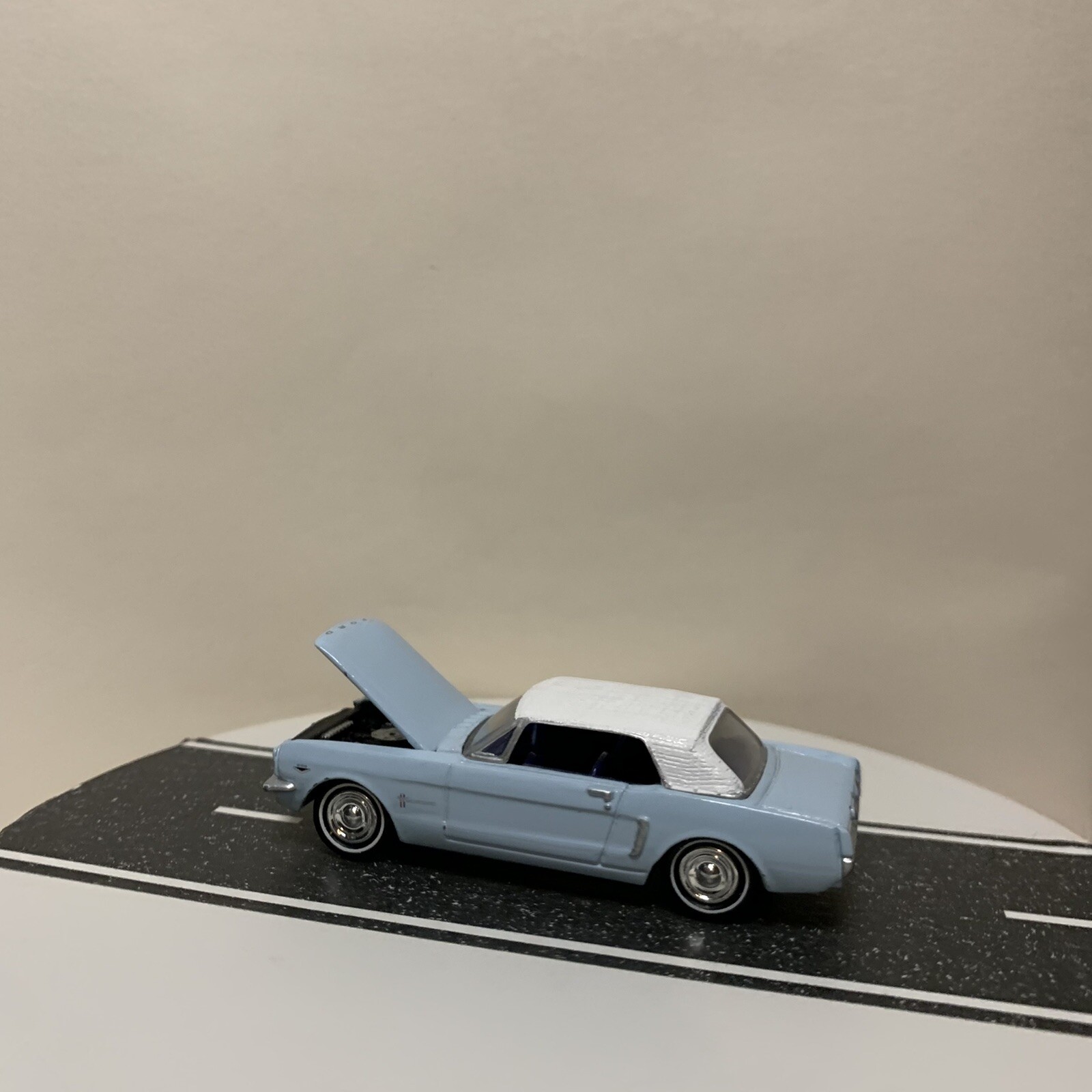 Johnny Lightning James Bond 007 Thunderball Light Blue Ford Mustang Convertible