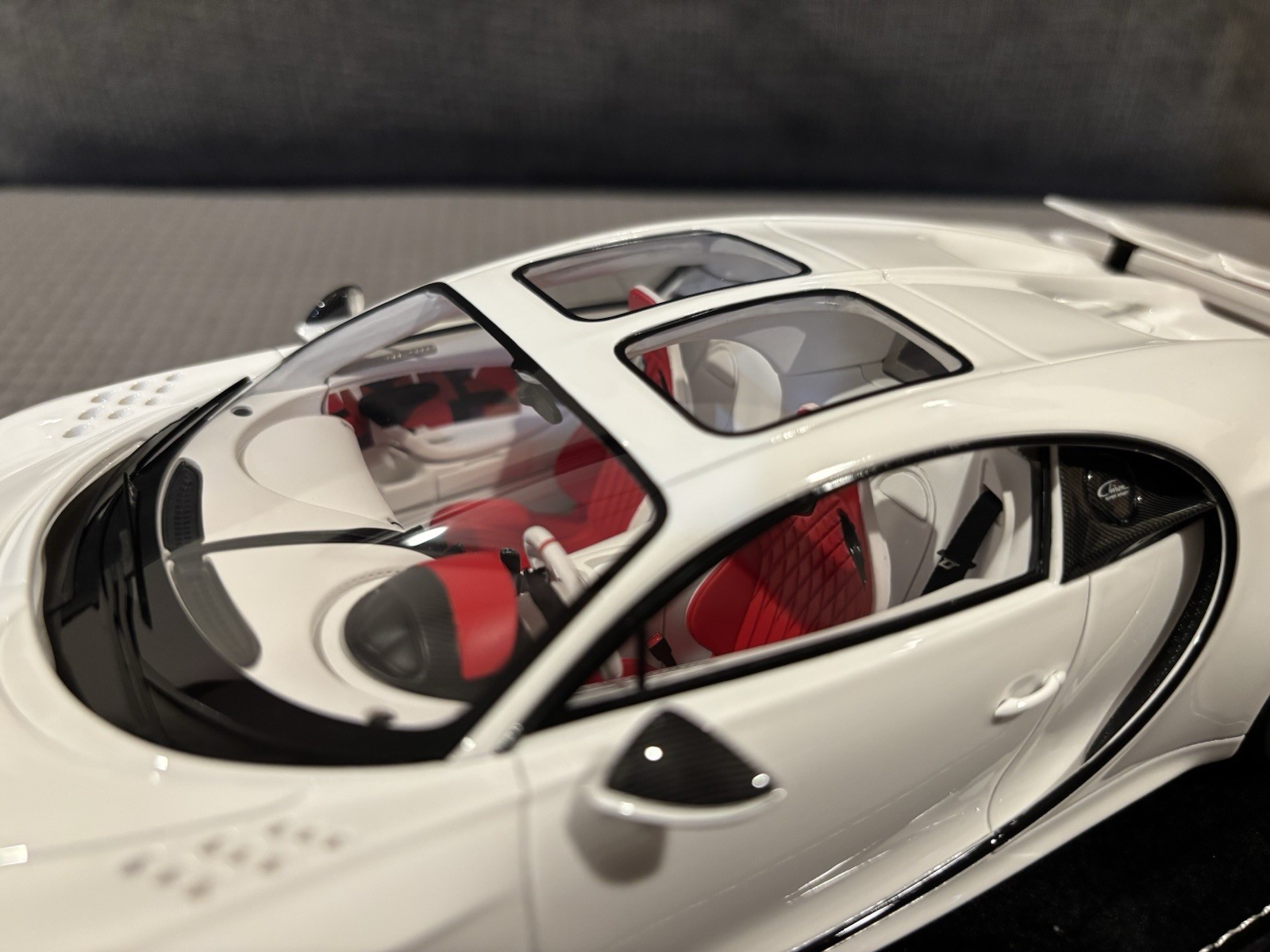 1/18 HH Henson & Heaven Bugatti Chiron Super Sport White/Red Limited 30pcs