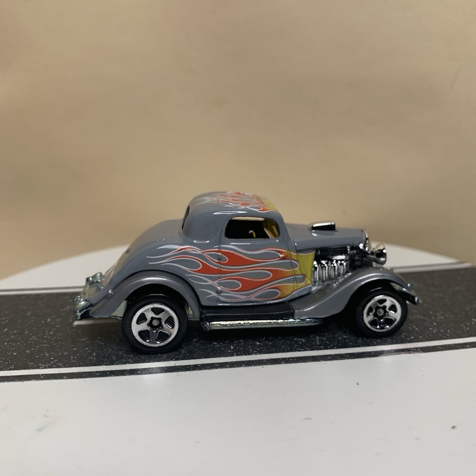 Hot Wheels #190 1934 Ford 3-Window Coupe Gray w/Flames & Chrome 5 Spoke 1:64 NM