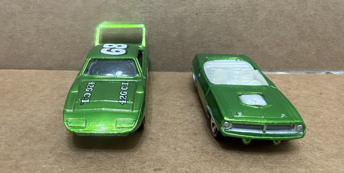 Hot Wheels Classics Series 3, 70 Plymouth Superbird & 70 Barracuda