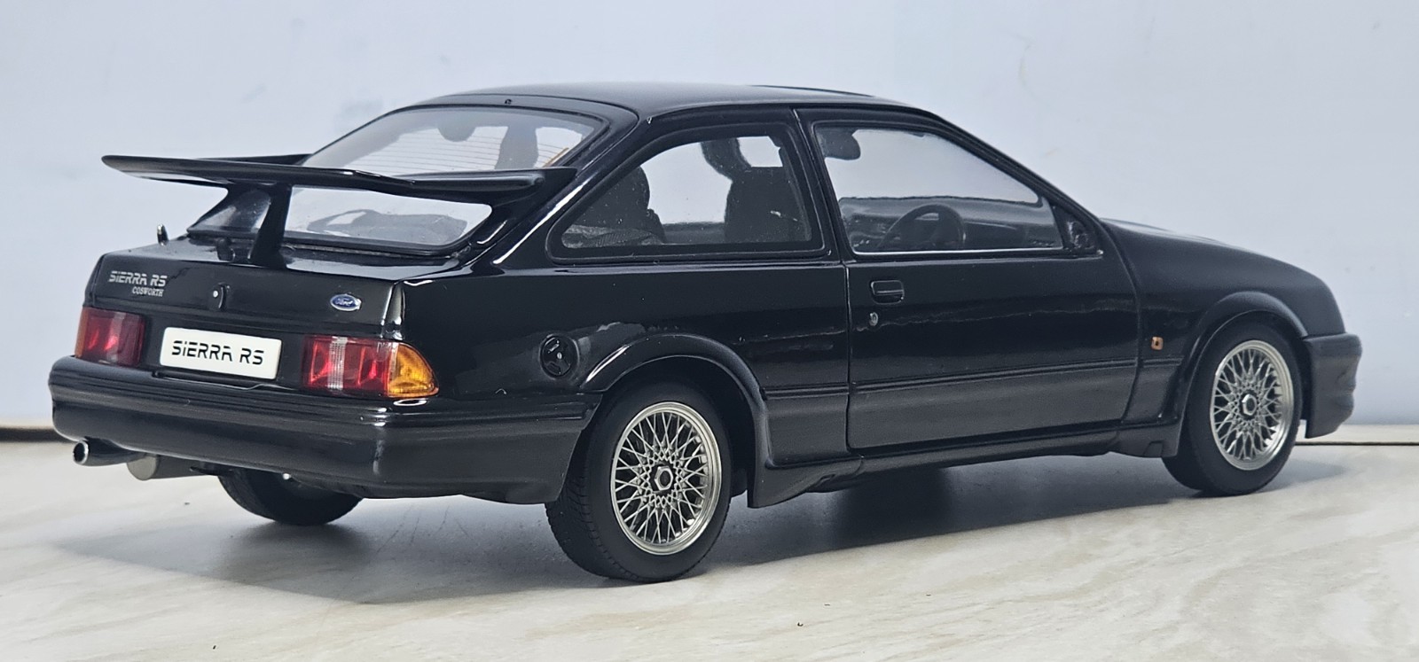 Autoart 1:18 Ford Sierra RS Cosworth black Damaged