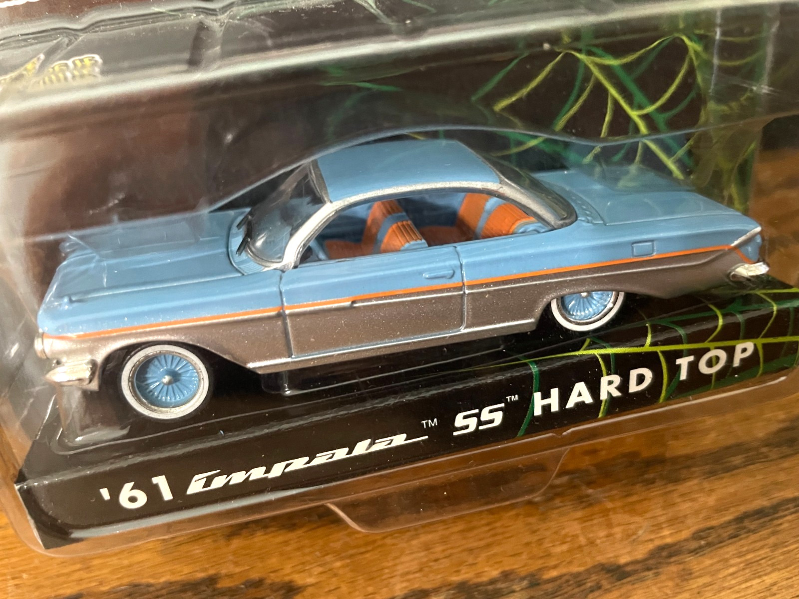 Malibu International Loc Riderz 1961 Chevy Impala SS Hard Top Light Blue 1:64