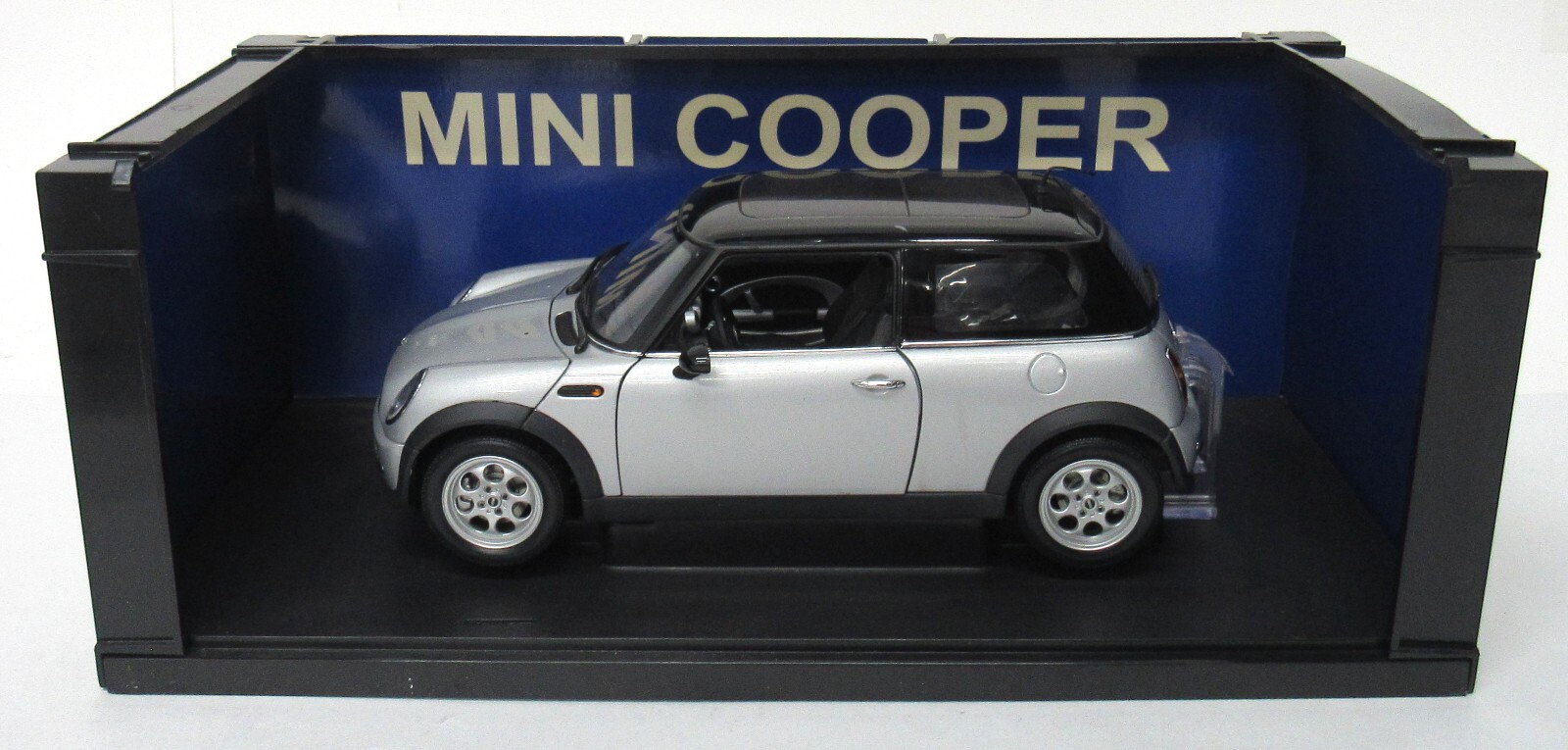 AutoArt Models 1:18 Die Cast Silver BMW Mini Cooper Gateway Global Limited 74821