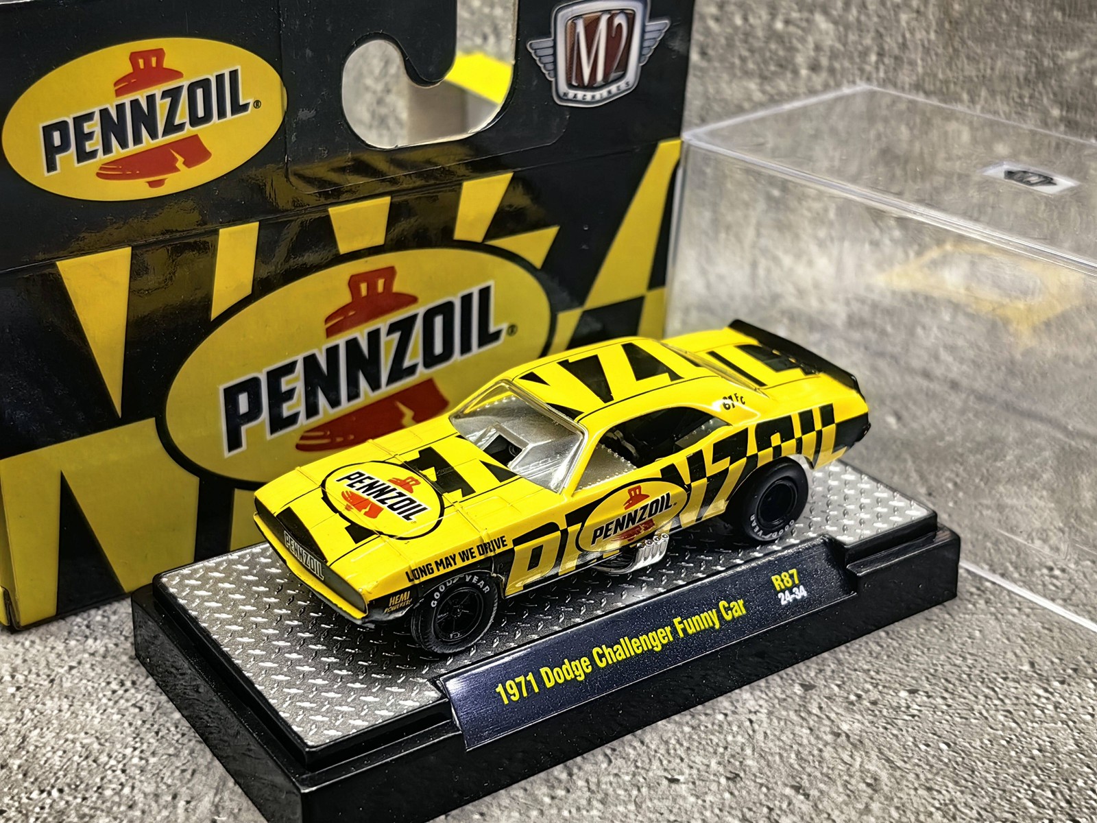 New M2 1/64 Dodge Challenger Clear Oil Cola Edition Alloy Car Model