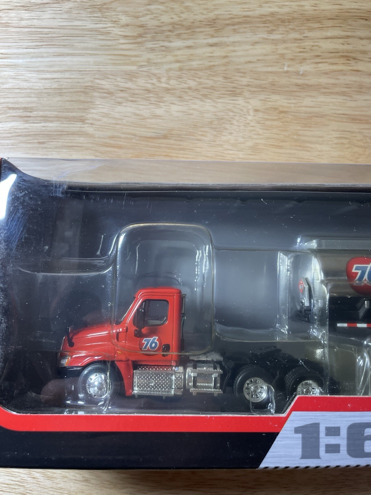 First Gear 1:64 Scale – 76 Semi Truck With 76 Fuel Tank Trailer – ( 60-0279 )