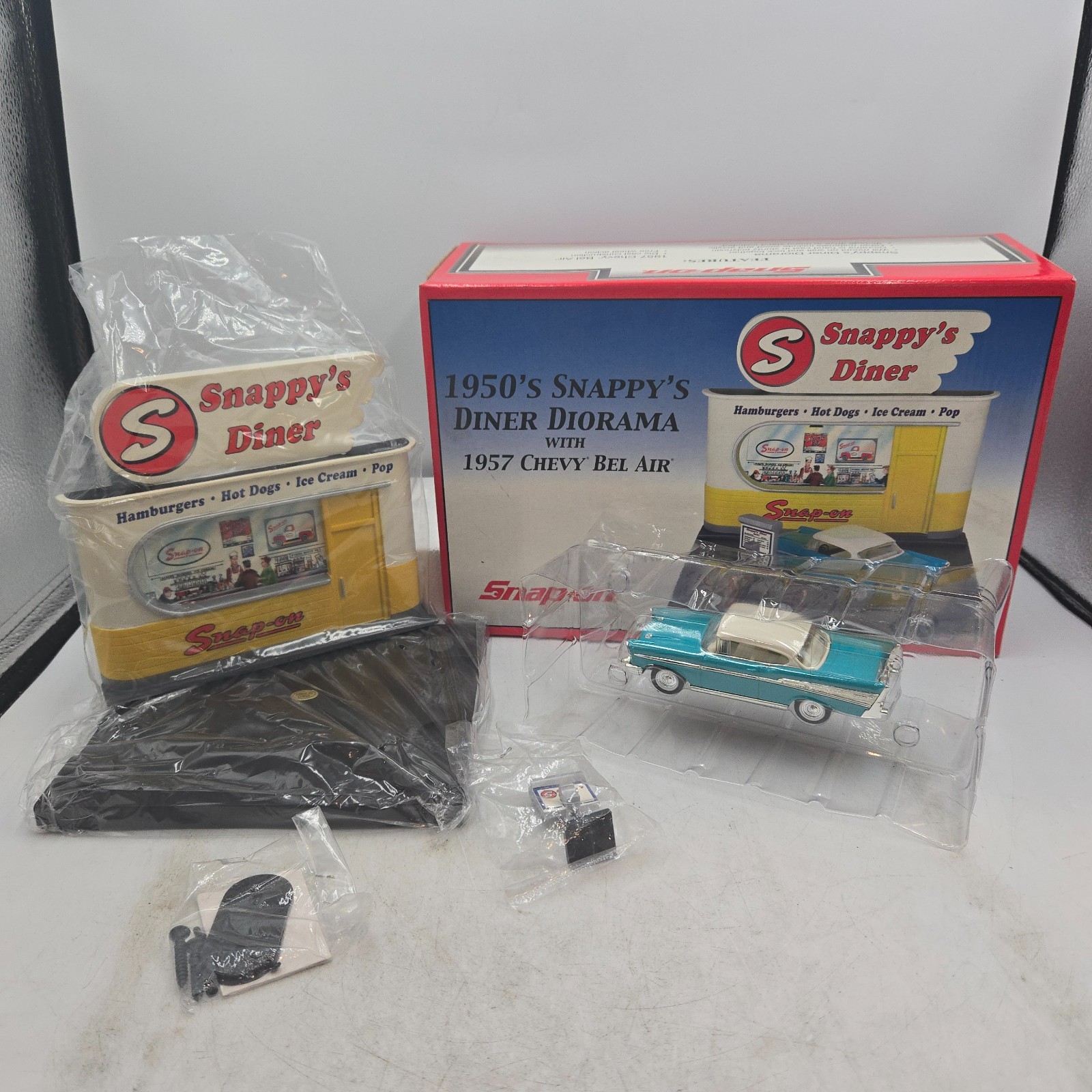 SNAP ON TOOLS NEW RARE Snap-on 1950s Snappy’s Diner Diorama 1957 Chevy Bel Air