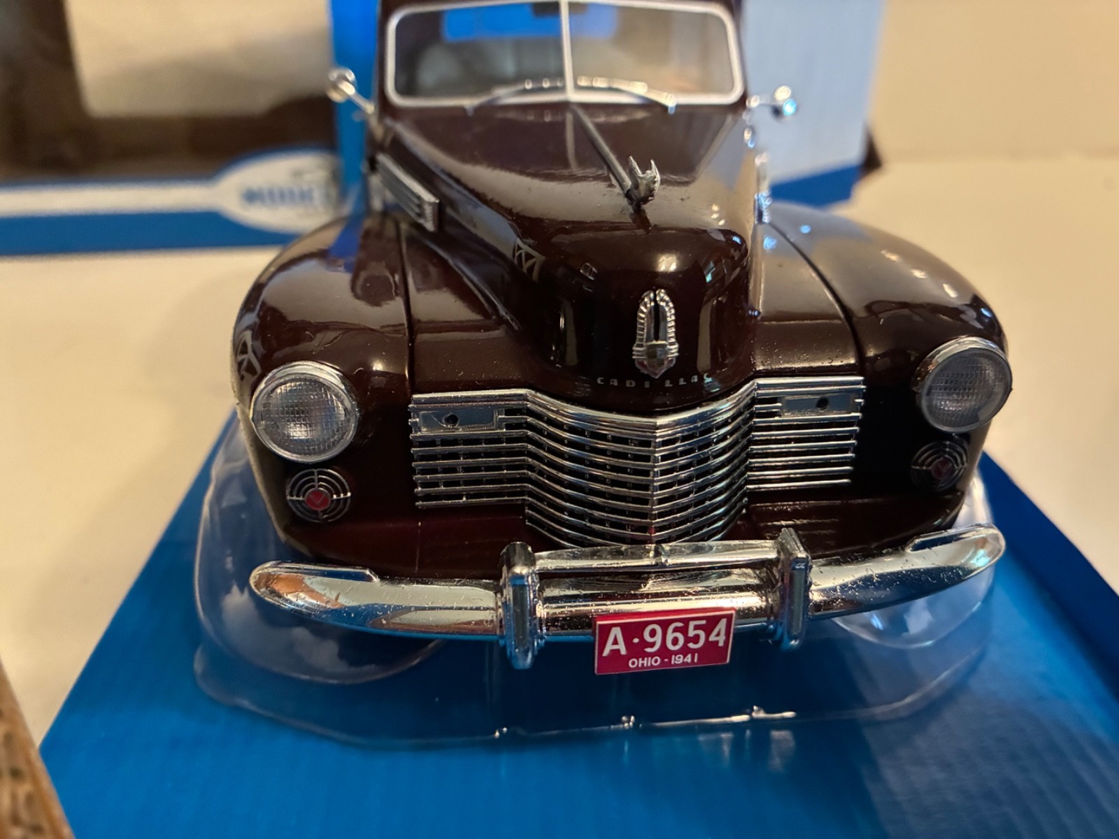 MCG (MODEL CAR GROUP) 1941 CADILLAC FLEETWOOD 1/18 SCALE new in BOX