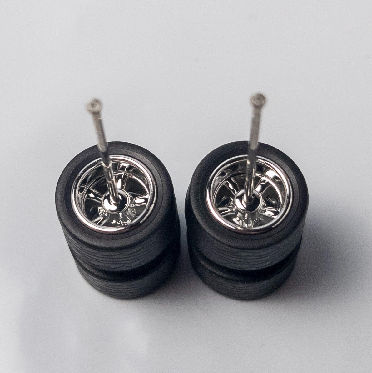 10mm/10mm Chrome Mag rims 5 spoke blackwall tire set. for Hot Wheels