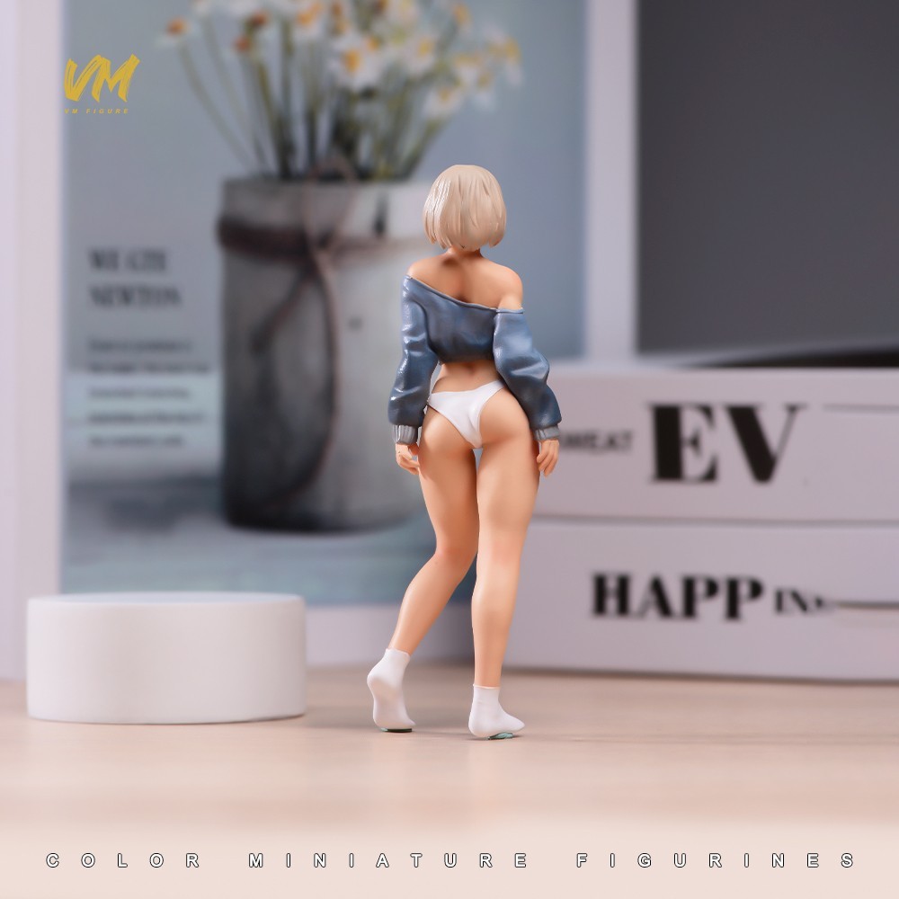 1/18 Miniatures Sexy Underpants Beauty Girl Scene Props Model Figures For Cars