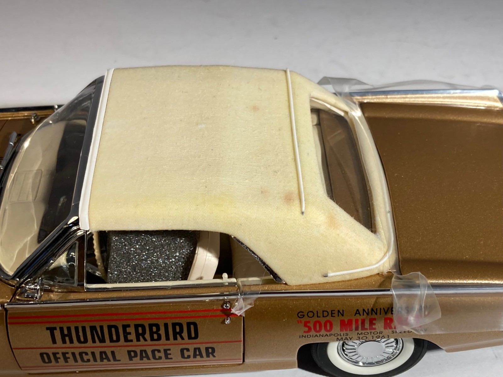 Danbury Mint 1:24 Ford Thunderbird Indy 500 Pace Car Diecast Gold