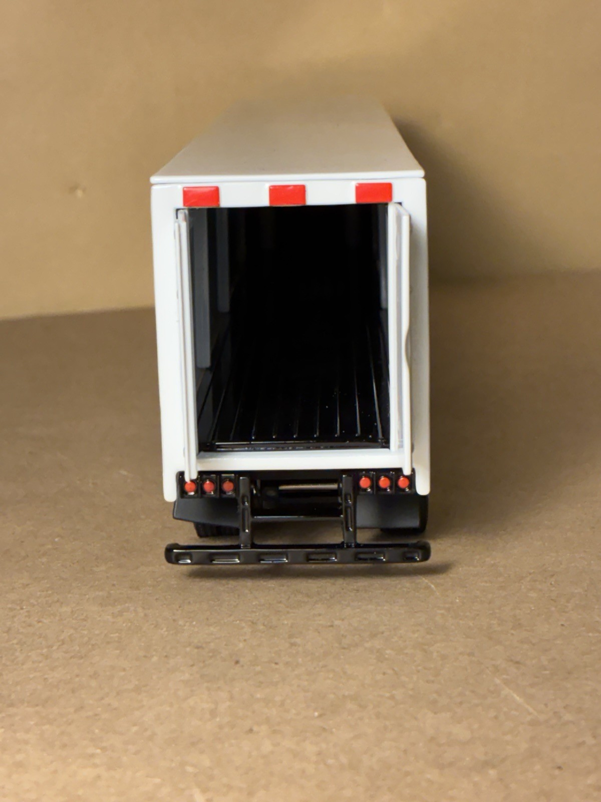 SpecCast Peterbilt 385 Alaska Lynden Transport Die Cast Collector Replica (Desc)