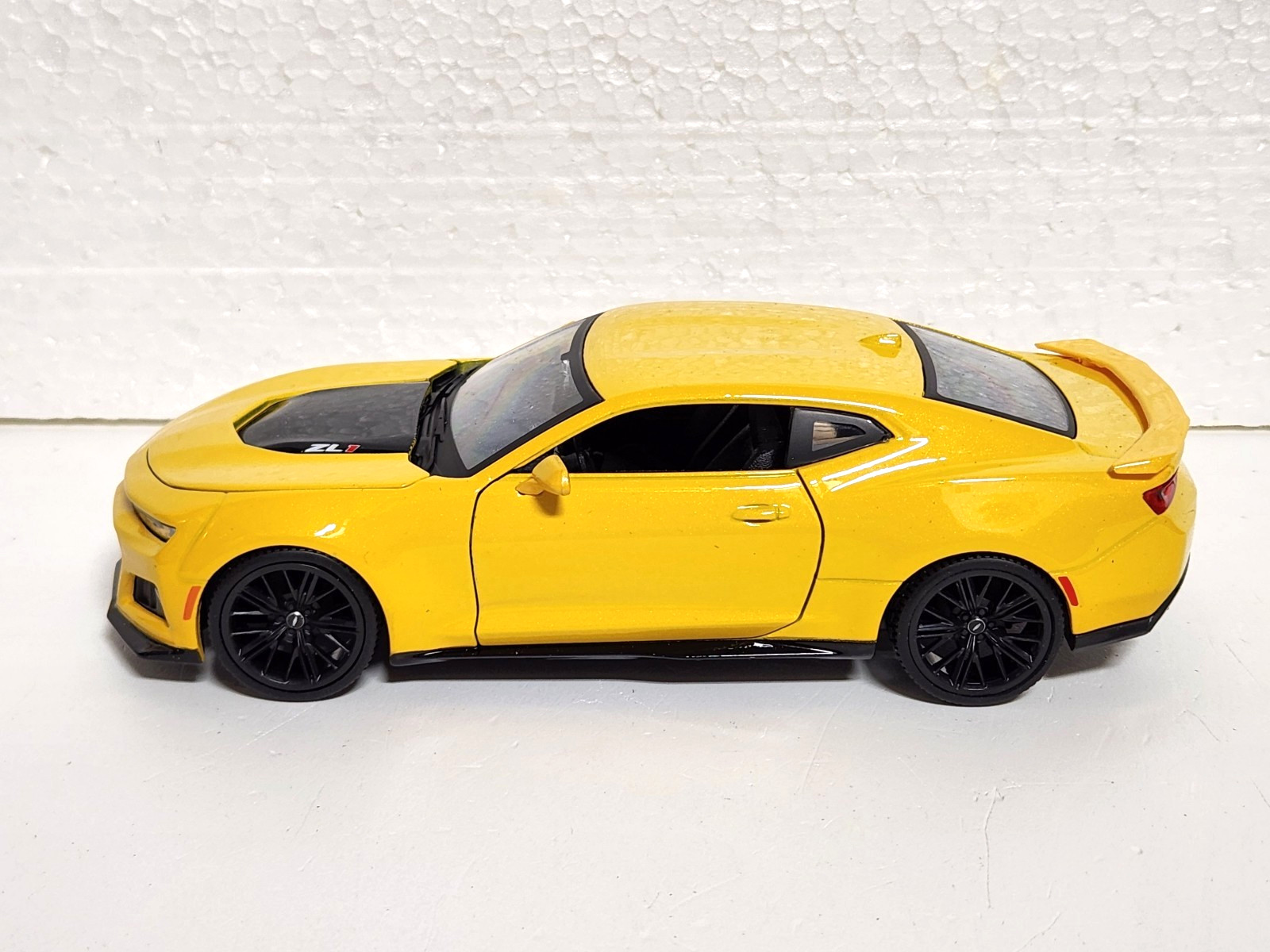 Yellow Diecast 2017 Chevy Camaro ZL1 1:24 Scale – Maisto Special Edition