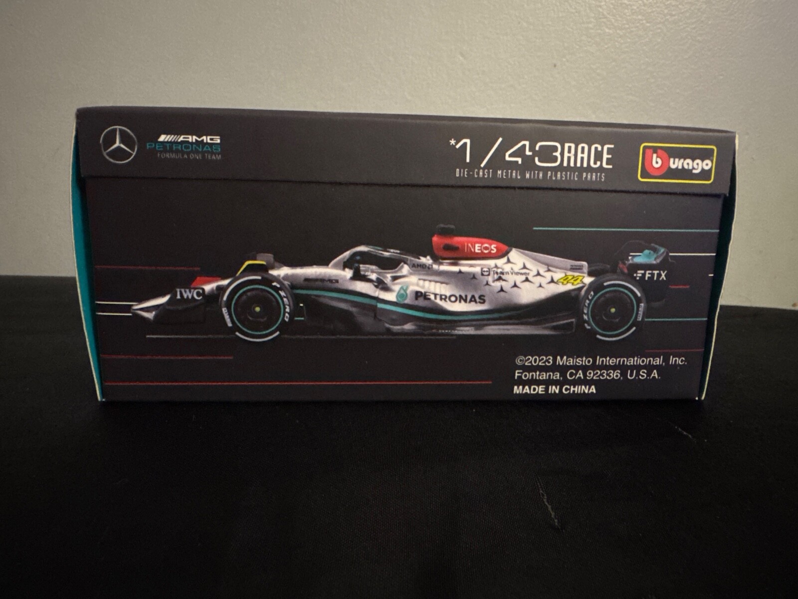 Bburago 2023 Mercedes-AMG F1 W13 E Performance Hamilton #44 1:43