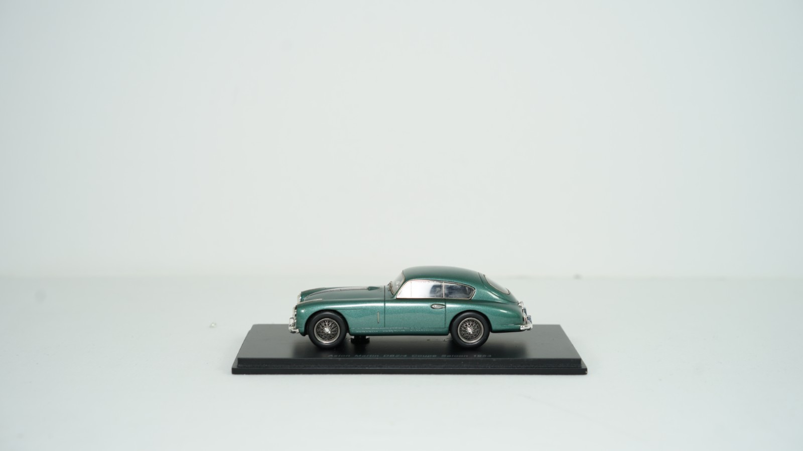 Spark 1/43 Diecast 1953 Aston Martin DB2/4 Coupe Saloon Sports Car S0583 B66