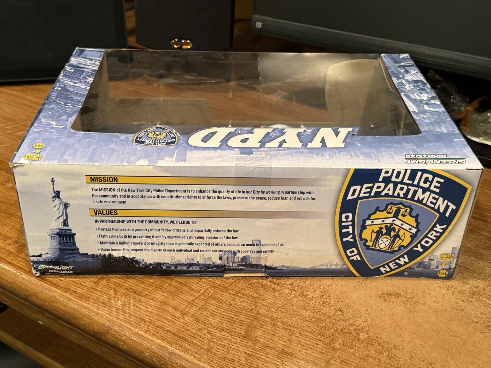 GREENLIGHT 1:64 NYPD 5pack DIORAMAS UNOPENED. Package Not 100% See Pics